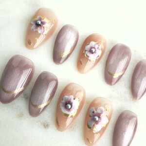 Elegant Floral Nail Art Set - Gold and Cream